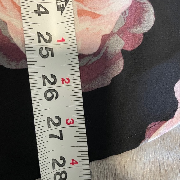 Tahari Sleeveless Blouse with Pink Floral Design - Picture 6 of 6